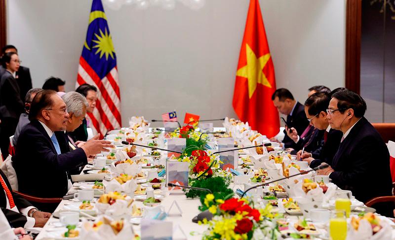 PM Anwar holds breakfast meeting with his Vietnamese counterpart PM Anwar holds breakfast meeting with his Vietnamese counterpart