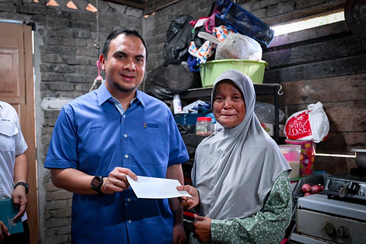 PM Anwar hulur sumbangan kepada ibu tunggal hidap kanser