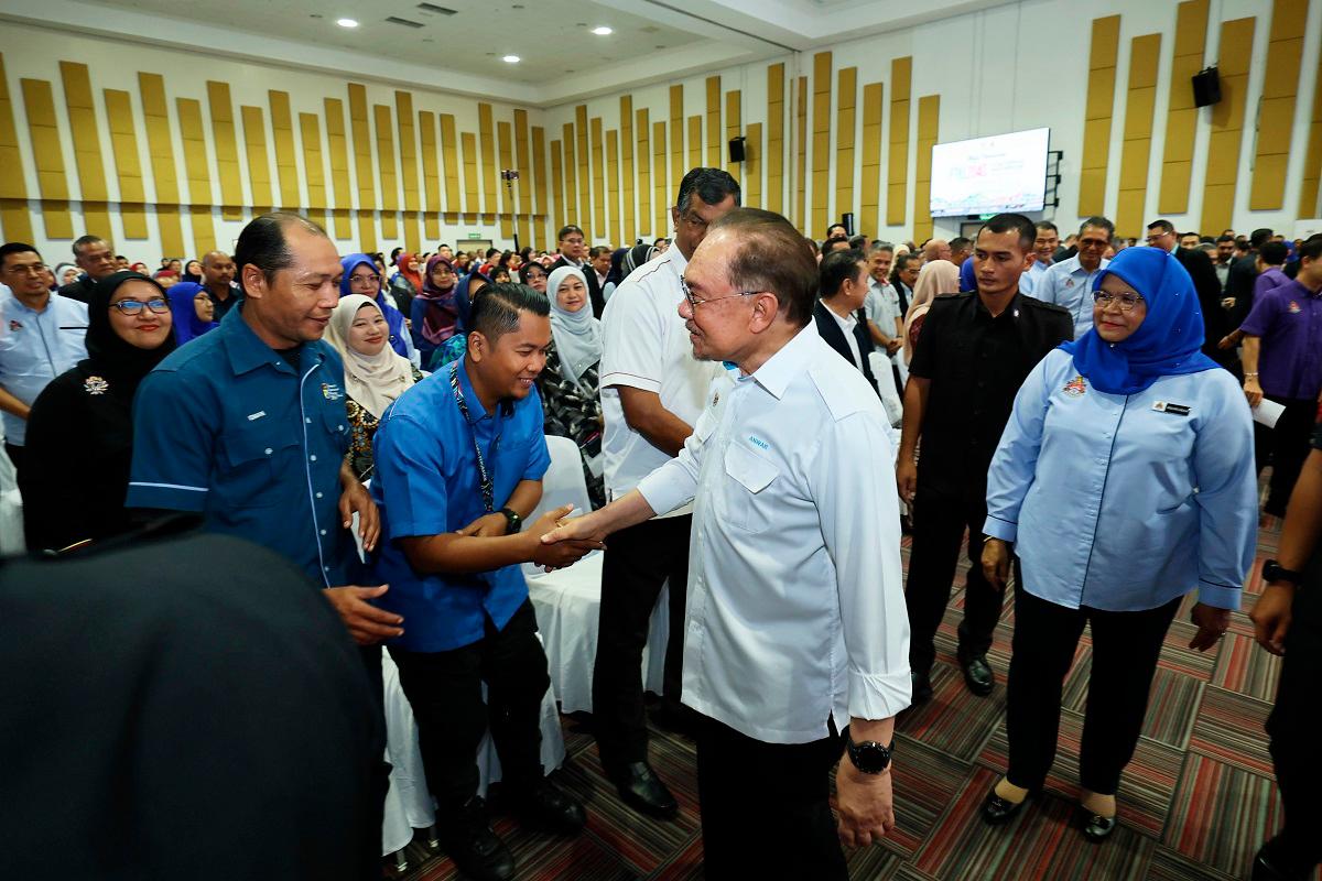 PM Anwar in top health after annual check-up - PMO PM Anwar in top health after annual check-up - PMO