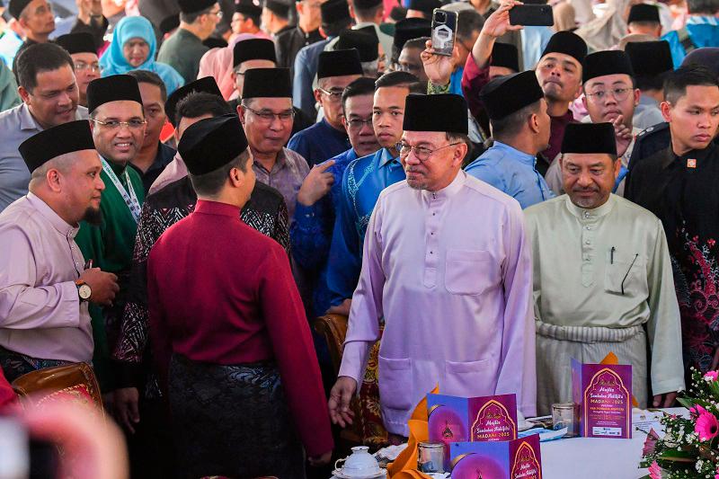 PM Anwar joins Kelantan folks at Aidilfitri MADANI do in Bachok PM Anwar joins Kelantan folks at Aidilfitri MADANI do in Bachok