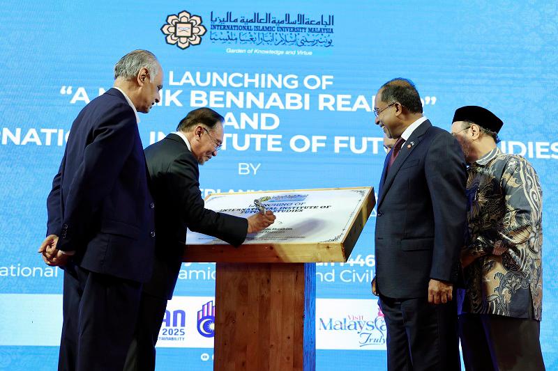 PM Anwar launches IIFS, aims to elevate IIUM as global leader in futures studies PM Anwar launches IIFS, aims to elevate IIUM as global leader in futures studies