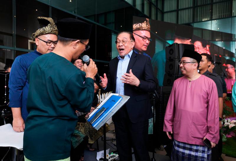 PM Anwar quotes ‘Tunggu Sekejap’ song in light moment on PKR poll upsets