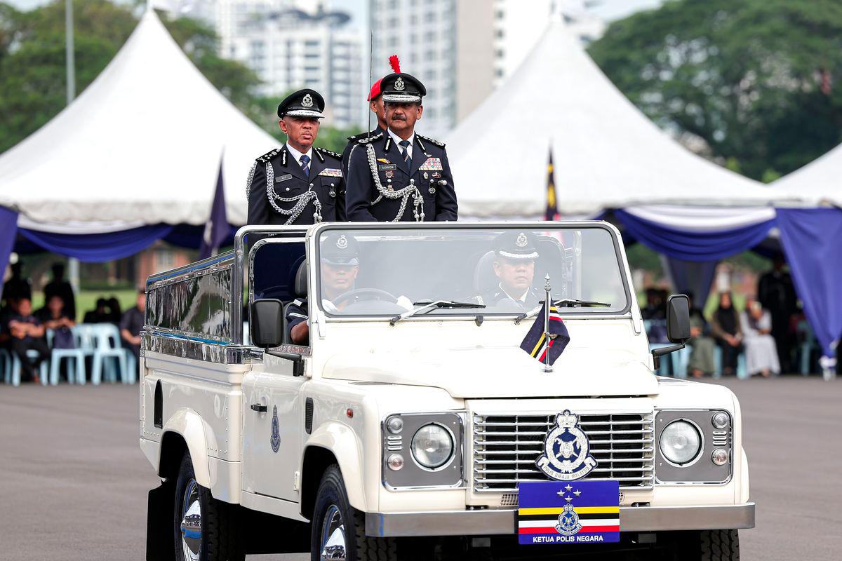 PM Anwar records his appreciation to Razarudin PM Anwar records his appreciation to Razarudin