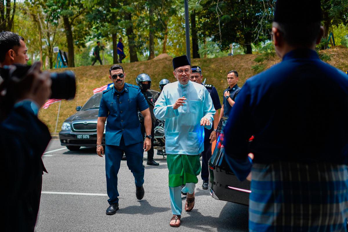 PM Anwar solat jumaat di Presint 5 sebelum sampaikan amanat di MAPPA XX