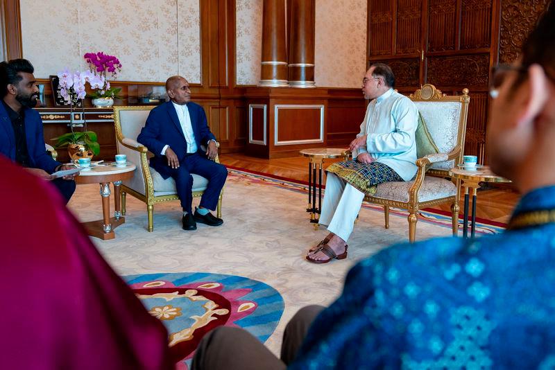 PM Anwar terima kunjungan legenda muzik India Ilaiyaraaja PM Anwar terima kunjungan legenda muzik India Ilaiyaraaja