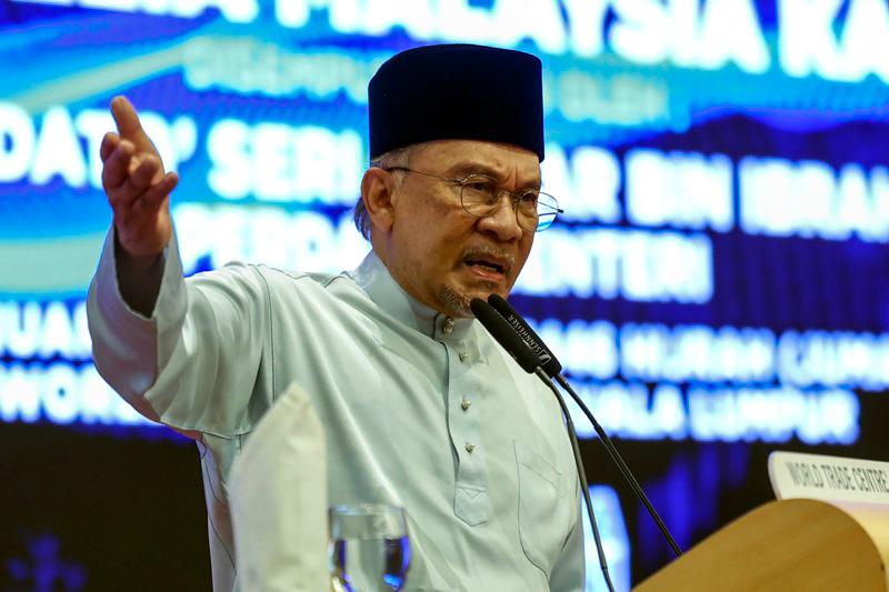 PM Anwar urges DBKL to improve old business premises in Jalan Masjid India PM Anwar urges DBKL to improve old business premises in Jalan Masjid India