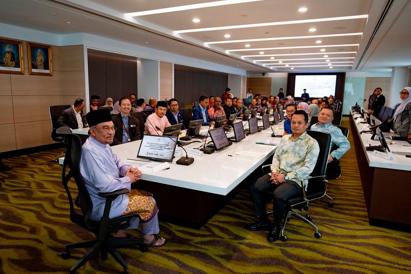 PM Anwar urges NRES to adopt latest technology for mapping, enforcement training PM Anwar urges NRES to adopt latest technology for mapping, enforcement training