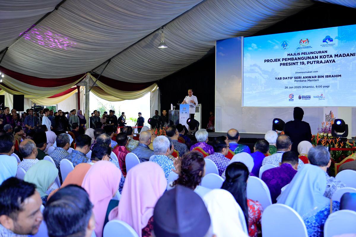 PM Anwar urges consistent public engagement over election showmanship PM Anwar urges consistent public engagement over election showmanship