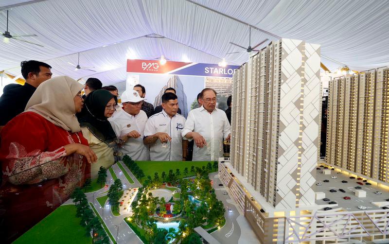 PM Anwar wants timely completion of MADANI Youth, Affordable Housing Project PM Anwar wants timely completion of MADANI Youth, Affordable Housing Project