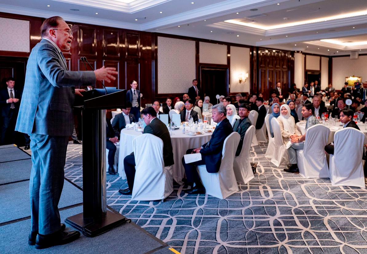PM attends roundtable meeting with Russian industry players PM attends roundtable meeting with Russian industry players