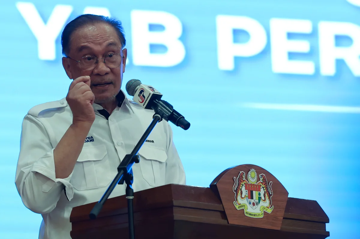 PM_Anwar_orders_fast-tracking_of_small-scale_projects_nationwide