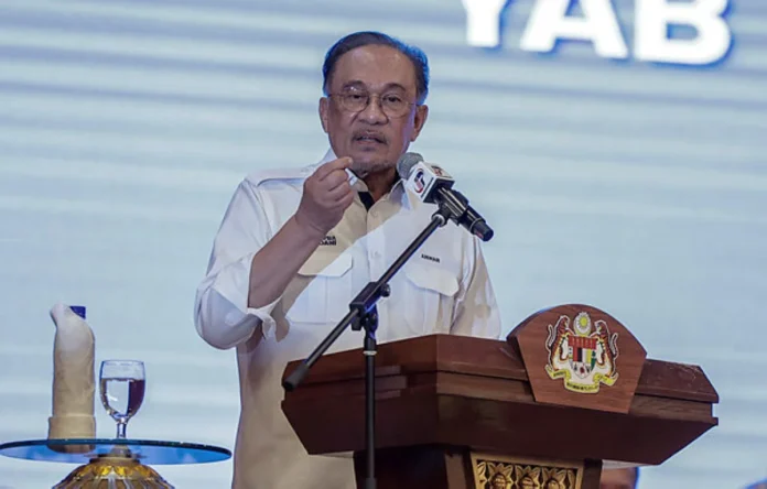 PM Anwar ucap selamat bersidang kepada perwakilan Umno 2025