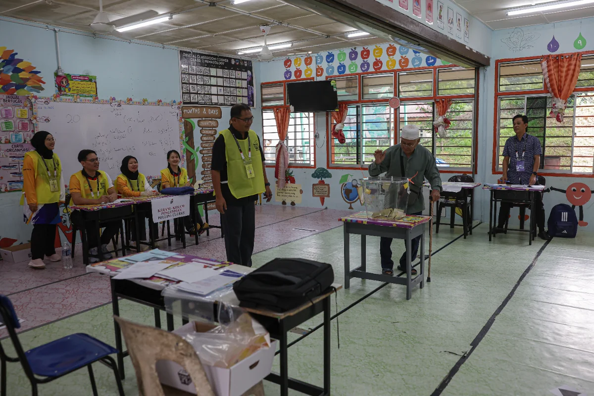 Kinabatangan, Lamag by-elections see over 40% voter turnout by 1 pm Kinabatangan, Lamag by-elections see over 40% voter turnout by 1 pm