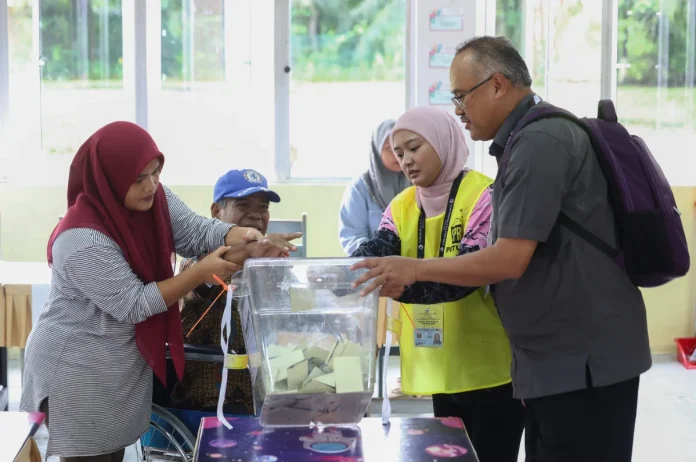 Visually impaired voter casts ballot in Sabah by-elections