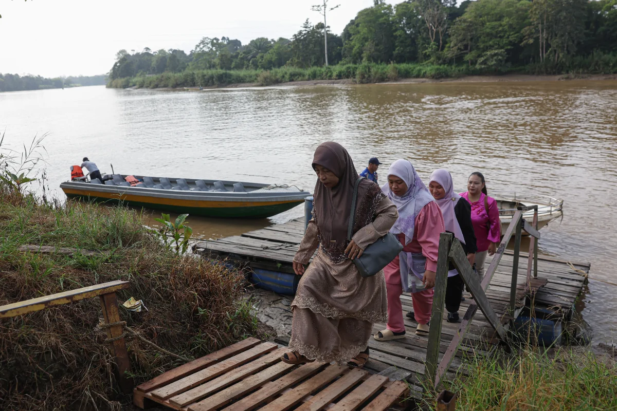 Voters brave crocodile-infested river to cast ballots in Sabah by-election