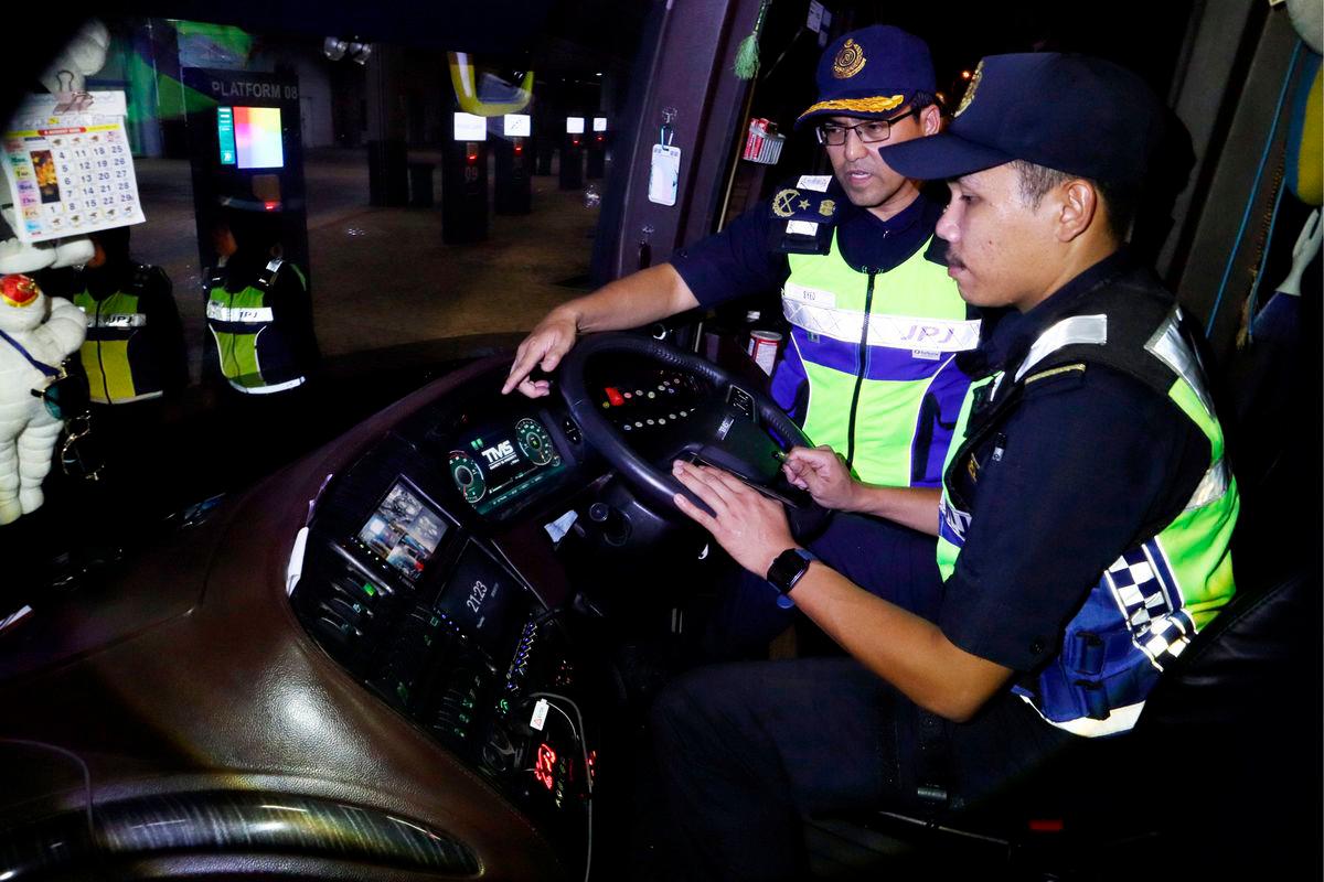 Pahang JPJ cracks down on 55 buses in July seatbelt operation Pahang JPJ cracks down on 55 buses in July seatbelt operation