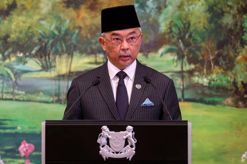 Pahang Sultan wants state govt to improve admin procedures, reduce bureaucracy Pahang Sultan wants state govt to improve admin procedures, reduce bureaucracy