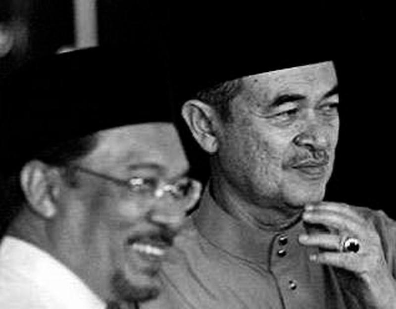 Pak Lah, a gracious statesman who redefined Malaysia’s political narrative - Anwar Pak Lah, a gracious statesman who redefined Malaysia’s political narrative - Anwar