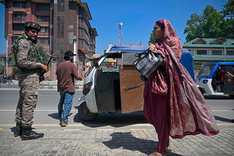 Pakistan says India planning strike after deadly Kashmir attack Pakistan says India planning strike after deadly Kashmir attack