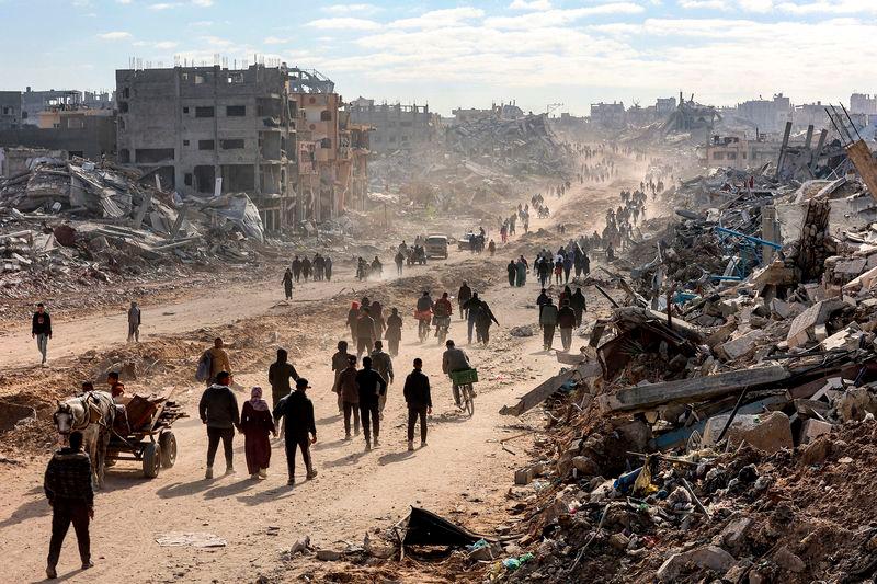 Palestinian rescue workers begin search for people under rubble on day two of ceasefire