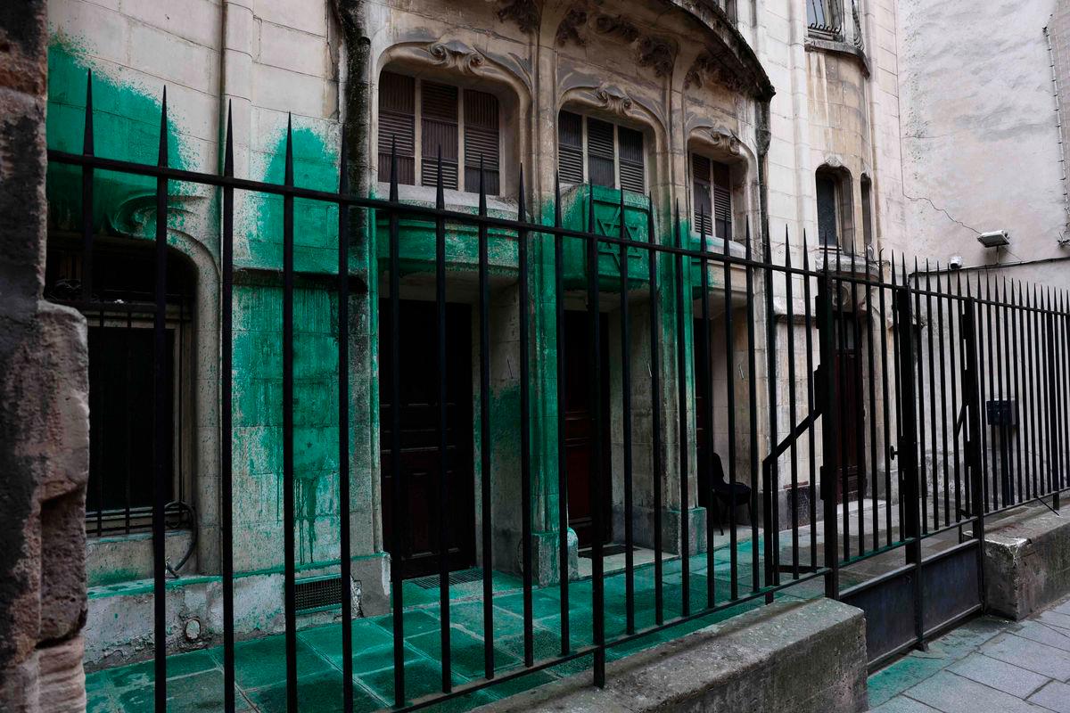 Paris Holocaust memorial, synagogues vandalised