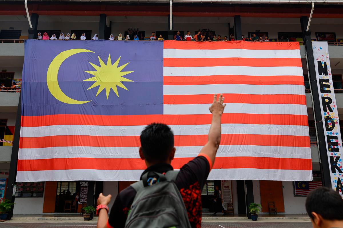 ???????Patriotic spirit soars as giant Jalur Gemilang decorates SK Seri Pagi ???????Patriotic spirit soars as giant Jalur Gemilang decorates SK Seri Pagi