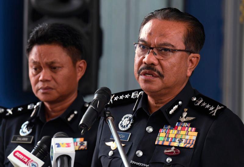 Pemancing jumpa pistol, peluru di Pantai Robina Pemancing jumpa pistol, peluru di Pantai Robina
