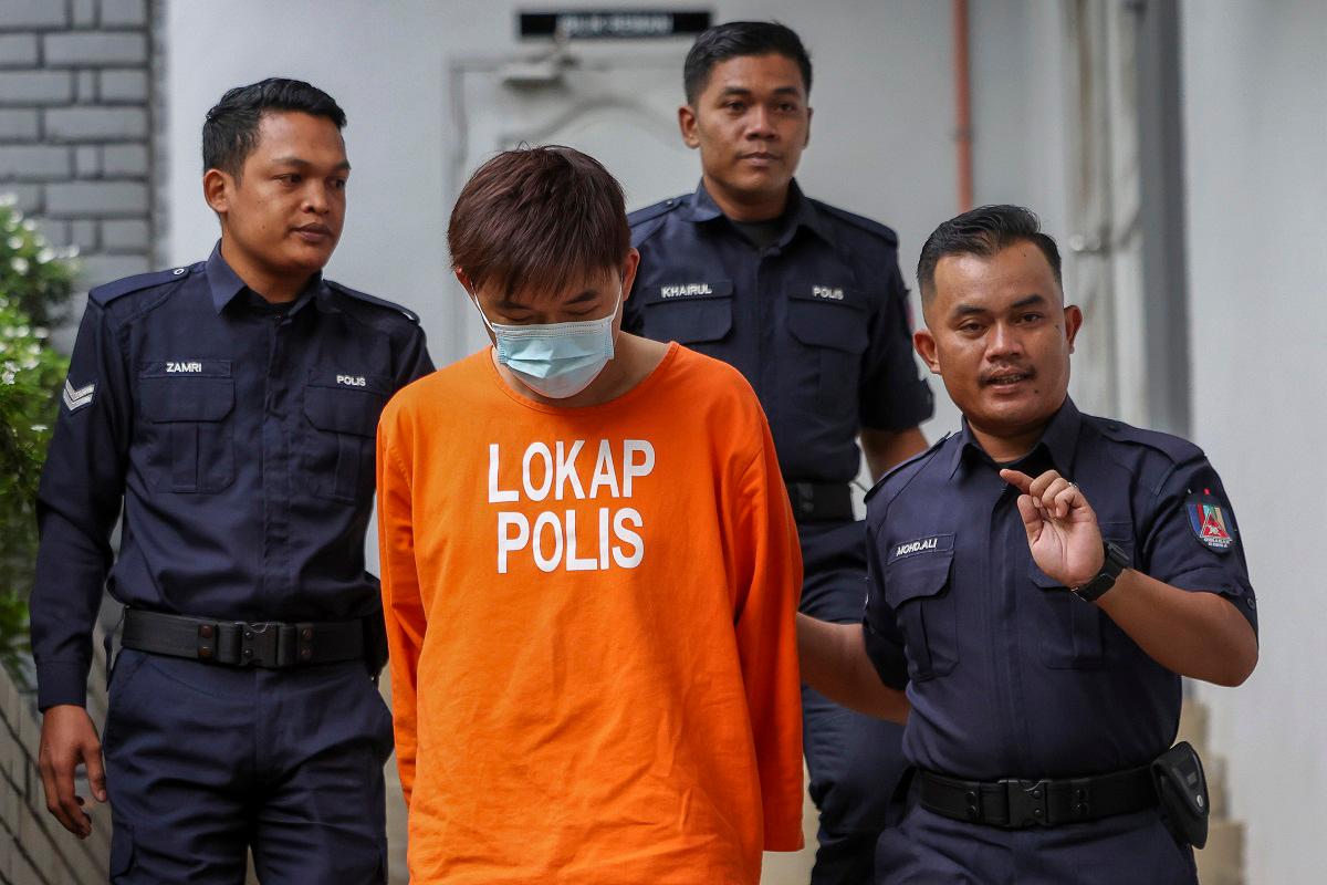 Pemandu sebabkan kematian dua remaja perempuan didakwa edar, miliki dadah Pemandu sebabkan kematian dua remaja perempuan didakwa edar, miliki dadah