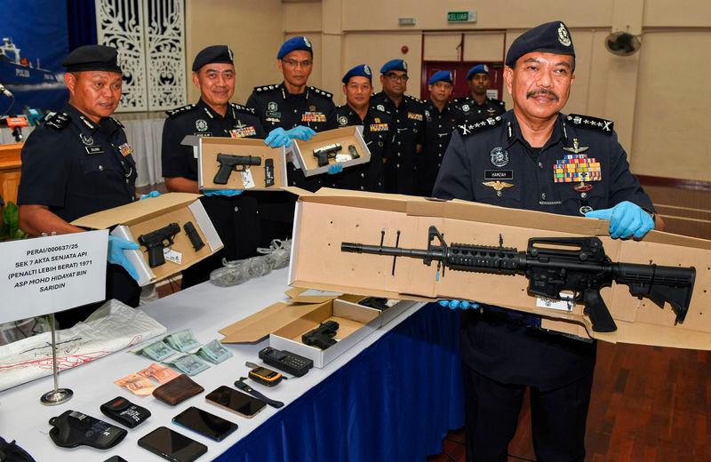 Penang cops foil arms smuggling attempt, seize firearms and ammunition Penang cops foil arms smuggling attempt, seize firearms and ammunition