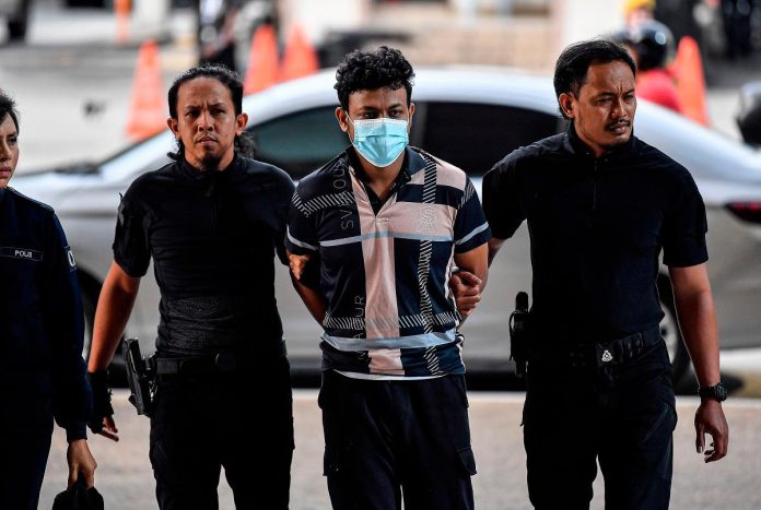 Penuntut universiti swasta didenda RM5,000 cabul warga AS dalam LRT Penuntut universiti swasta didenda RM5,000 cabul warga AS dalam LRT