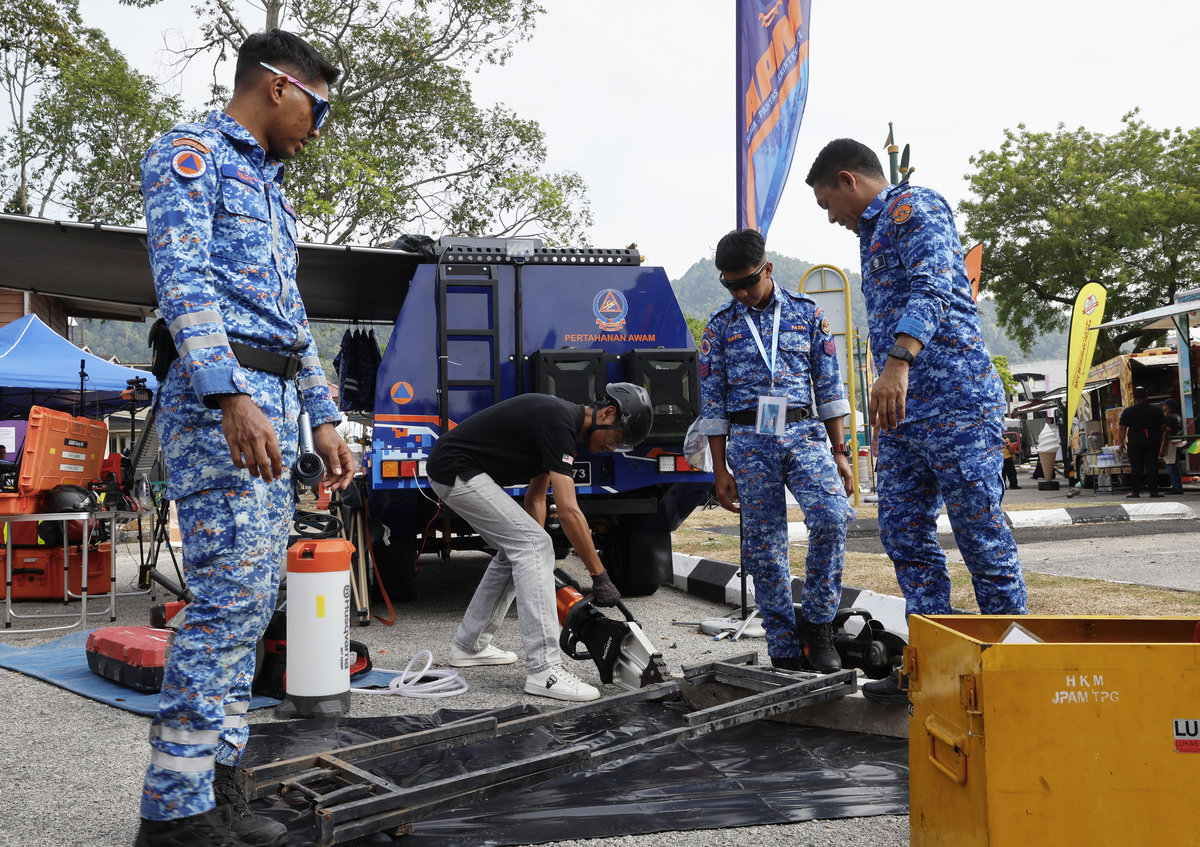 Perak PMR 2025: APM’s Sealegs boat ride offers unique experience at Lumut Waterfront