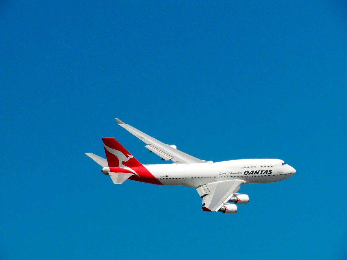 Pesawat Qantas alami kerosakan selepas langgar jambatan udara di lapangan terbang Brisbane