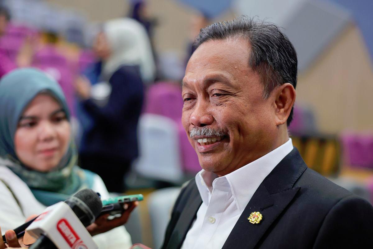 Pesticide Container Recycling Programme launched at oil palm plantations in Lahad Datu Pesticide Container Recycling Programme launched at oil palm plantations in Lahad Datu