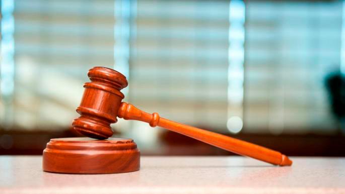 Photographer charged for injuring two fashion designers