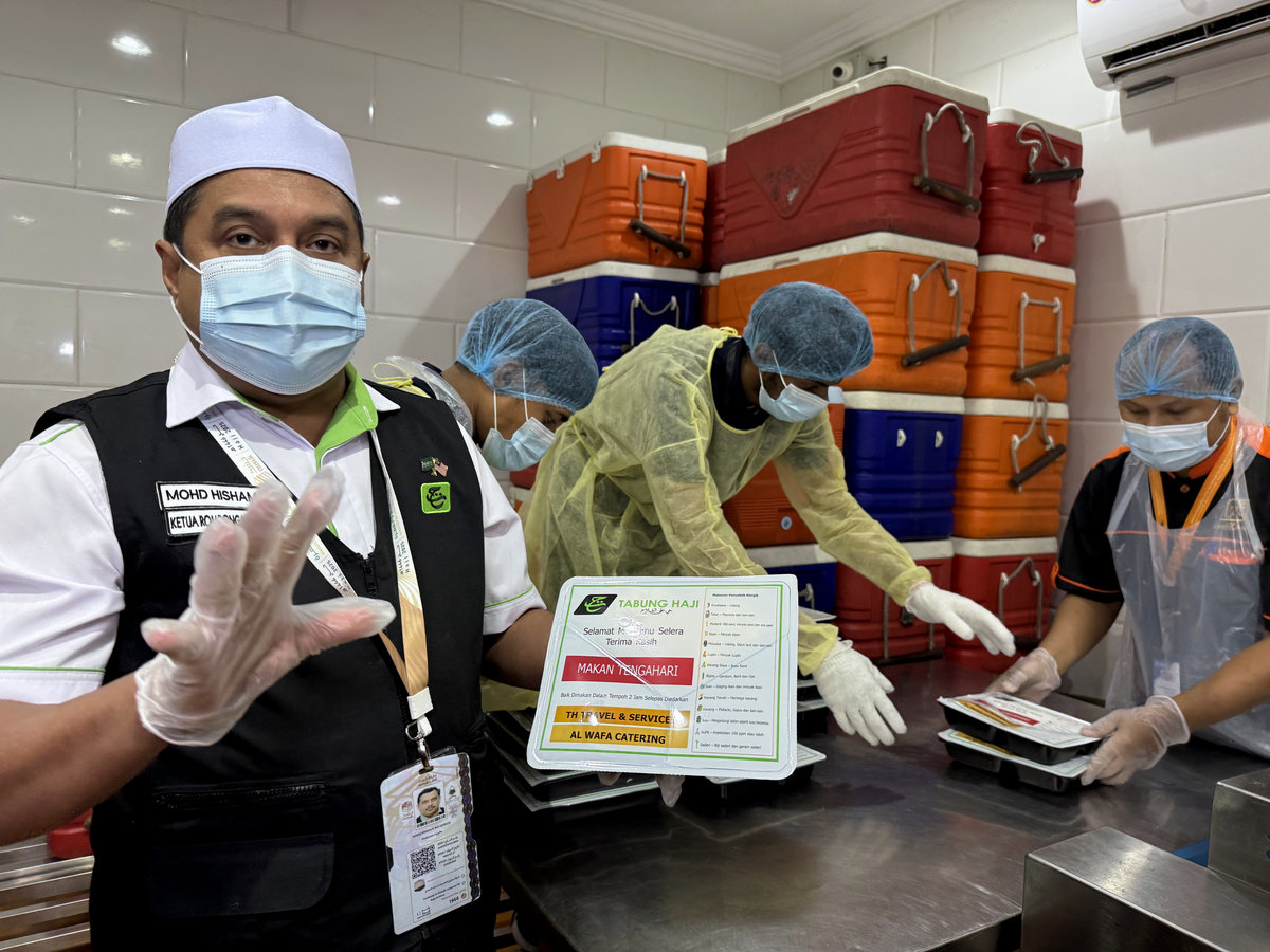 Pilgrims happy with TH cafeteria services, Malaysian menu, affordable prices Pilgrims happy with TH cafeteria services, Malaysian menu, affordable prices