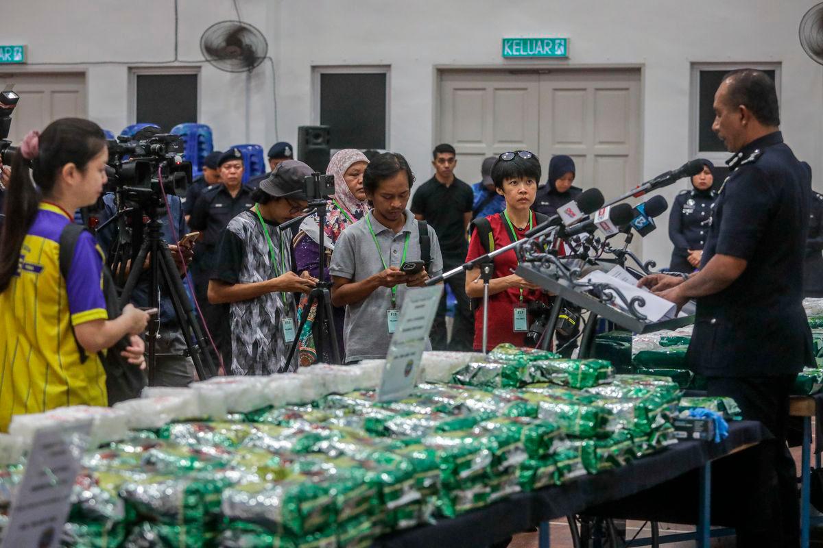Police detain man, seize 365kg of syabu worth over RM13 mln Police detain man, seize 365kg of syabu worth over RM13 mln