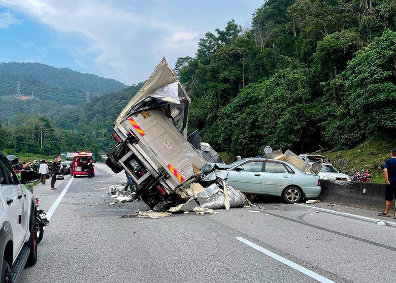 Police send investigation paper on three deaths in five-vehicle crash to DPP Police send investigation paper on three deaths in five-vehicle crash to DPP