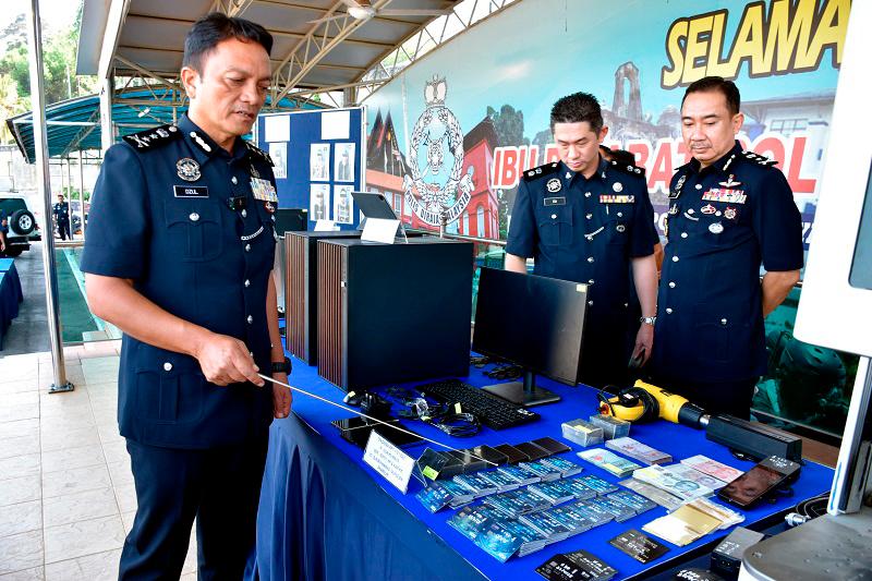 Polis Melaka tumpaskan sindiket proses kad debit bank untuk pasaran Jepun
