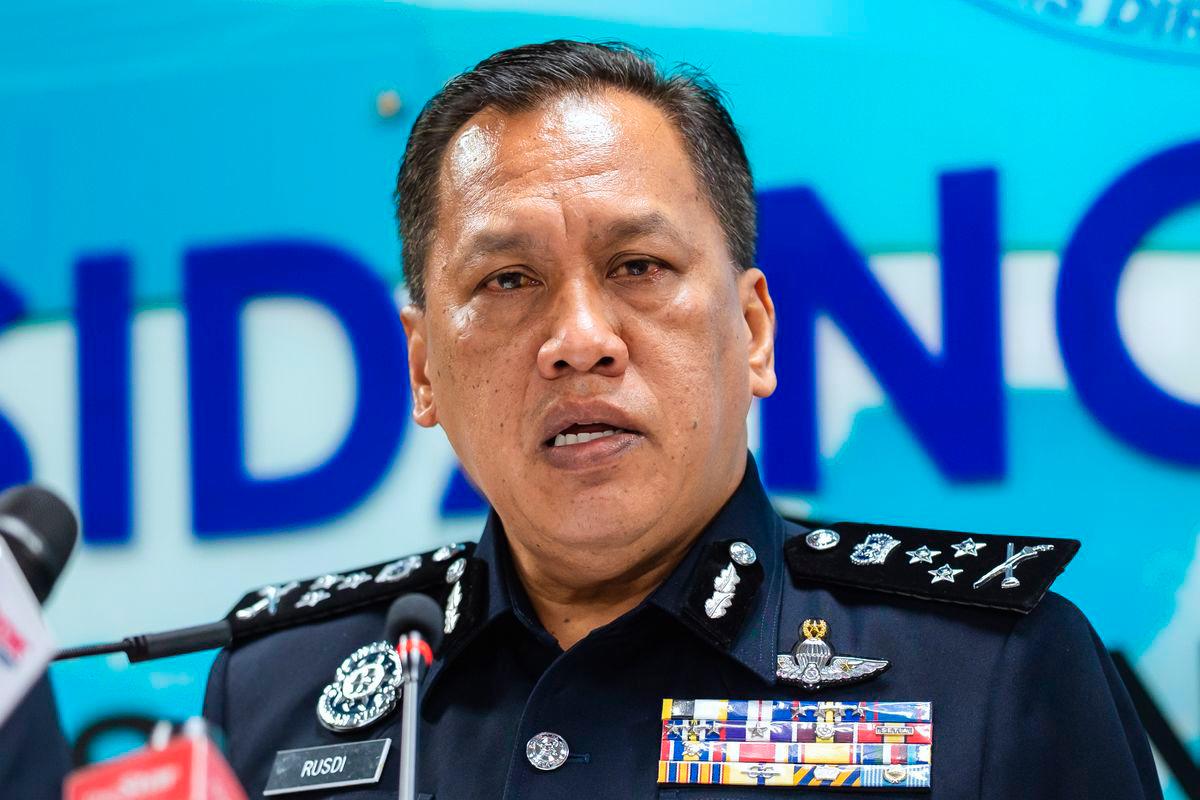 Polis tahan lima individu, rampas 3,000 kad ATM kait sindiket along