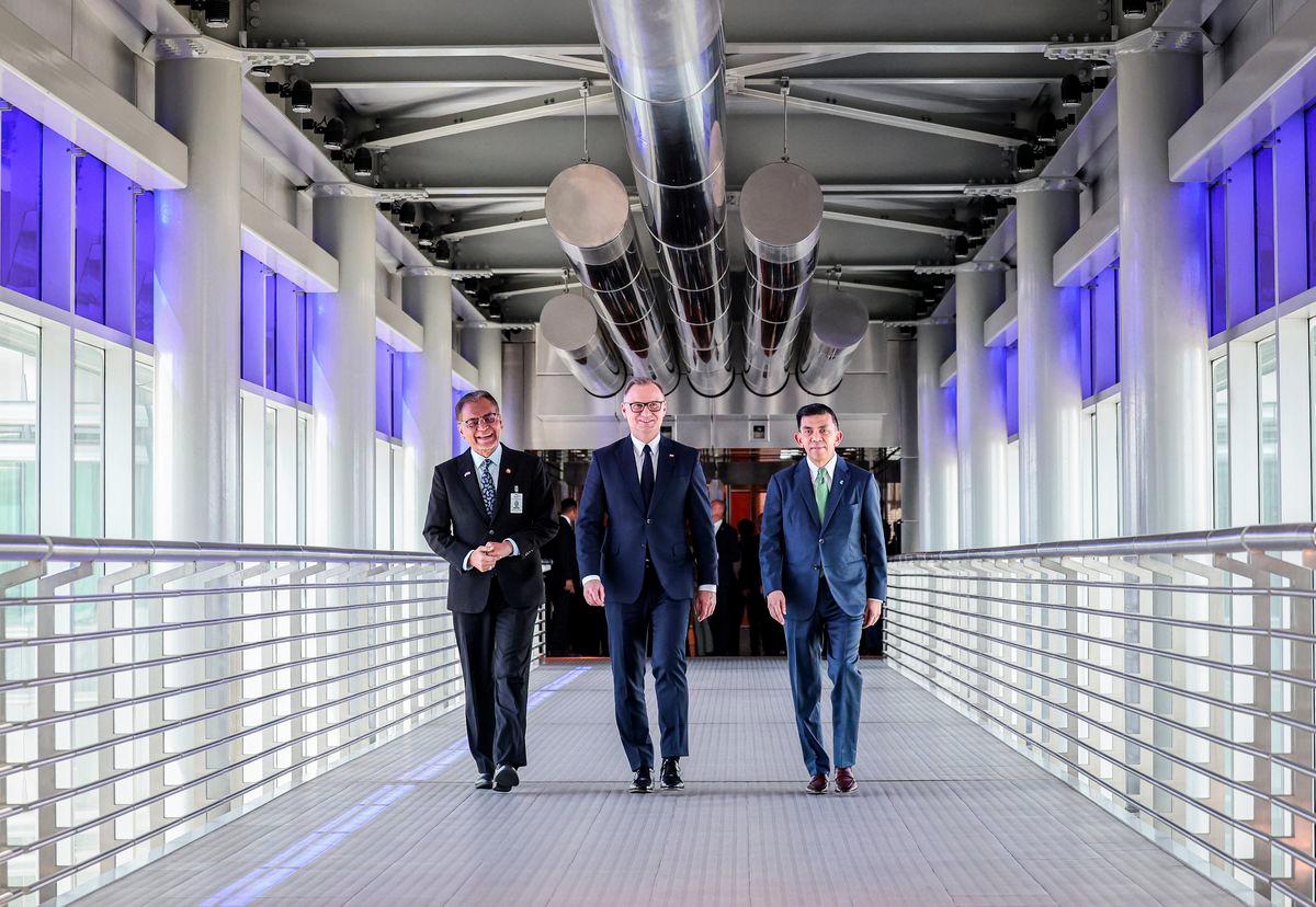 Polish President Duda visits iconic Petronas Twin Towers