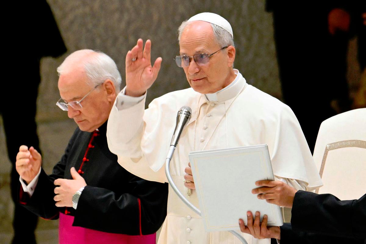 Pope 'deeply saddened' by India plane crash