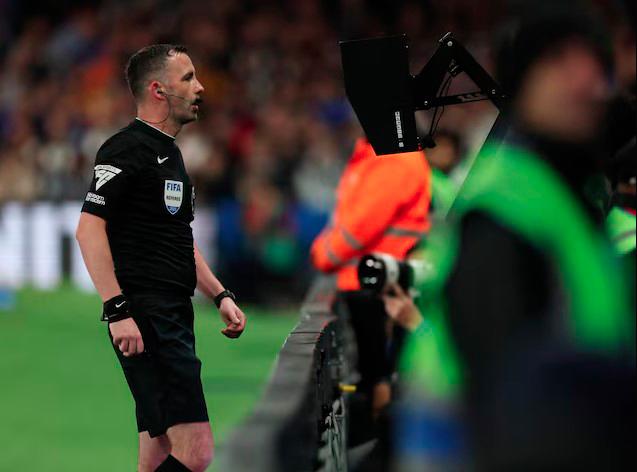 Premier League referees to enforce stricter penalty rules for holding