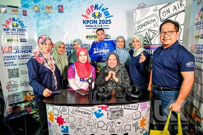 Public backs ‘Jom Beli Lokal’ campaign at KPDN carnival in Iskandar Puteri Public backs ‘Jom Beli Lokal’ campaign at KPDN carnival in Iskandar Puteri