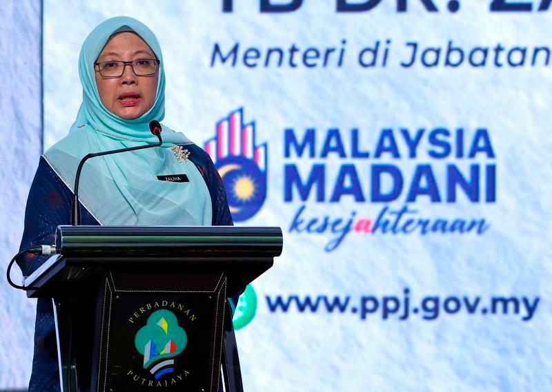 Public service must adapt to economic, public needs - Dr Zaliha Public service must adapt to economic, public needs - Dr Zaliha