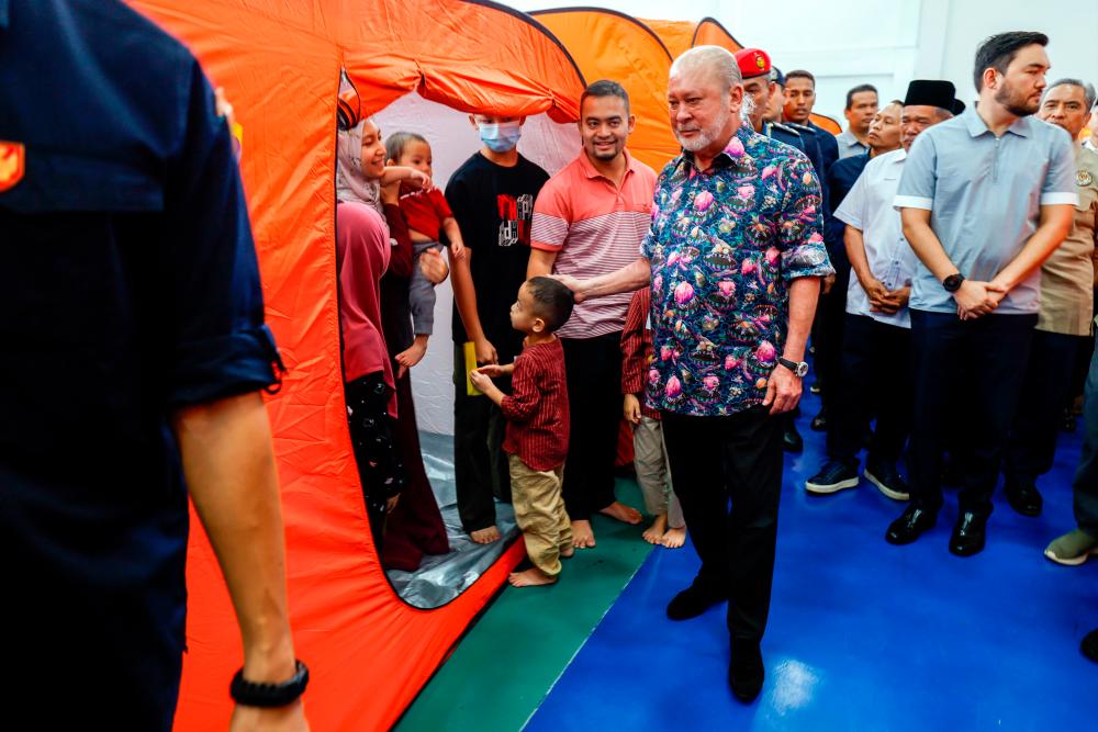 Putra Heights disaster: King visits victims, provides assistance