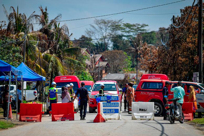 Putra Heights disaster: Two more excavators brought in to expedite work to stabilise soil Putra Heights disaster: Two more excavators brought in to expedite work to stabilise soil