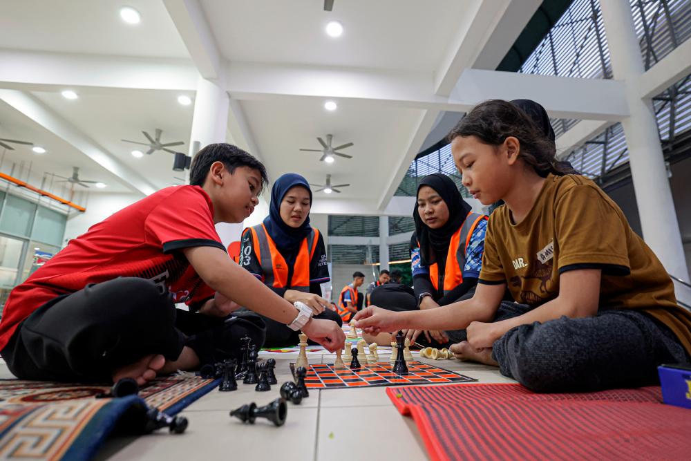 Putra Heights fire: Students forgo Raya celebration to help victims