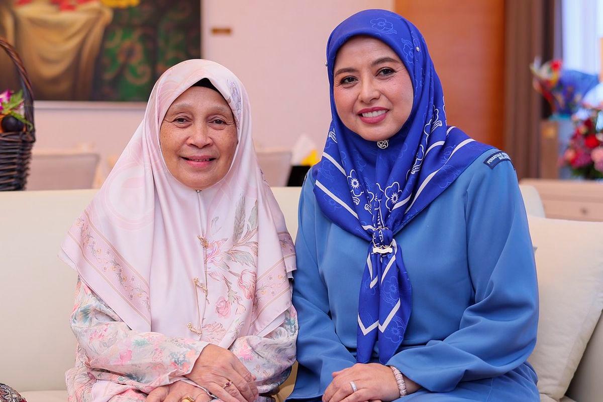 Queen visits old friend in Kelantan Queen visits old friend in Kelantan