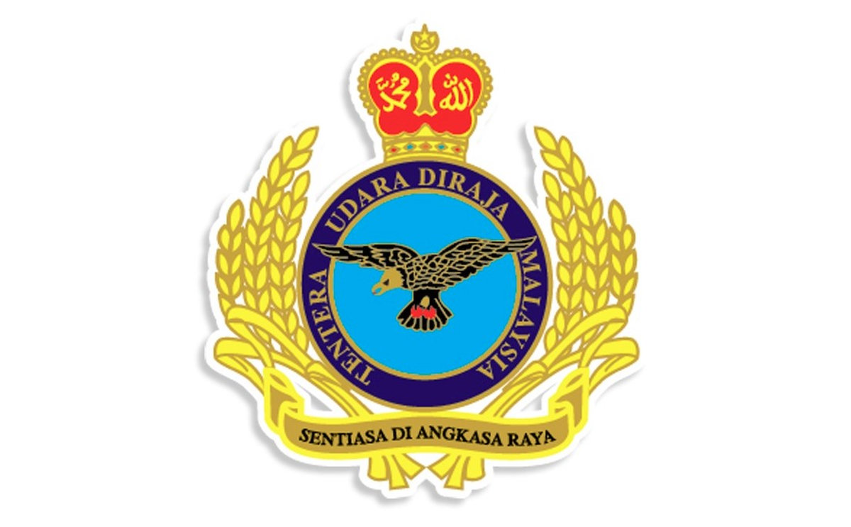 RMAF CN-235 skids at Kuching Airport due to gear issue