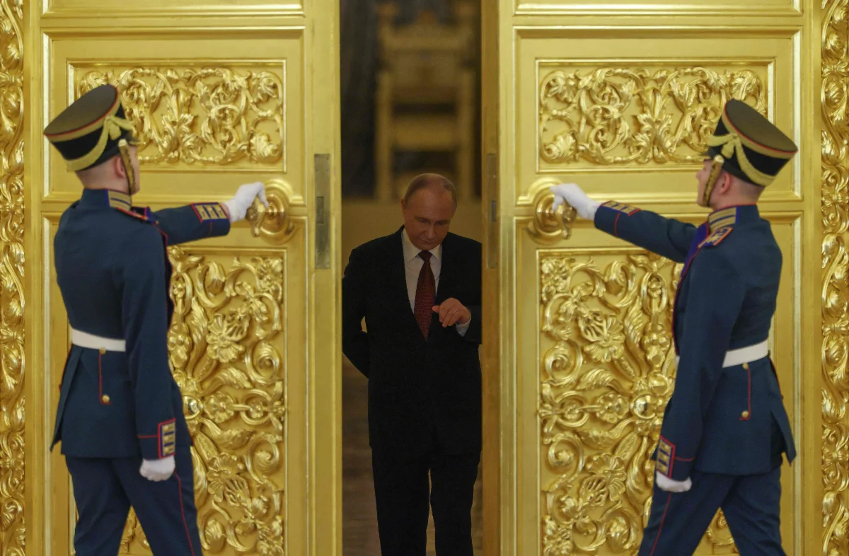 Putin calls Israel and Iran leaders to help de-escalate regional tensions Putin calls Israel and Iran leaders to help de-escalate regional tensions